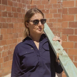 Safe Style CGP100 Classic Graphite Frame Polarised Safety Glasses -Work Clothing Store Classics Graphite Tinted 2 1800x1800 88325c39 34f6 4aa8 b486 78f99e8ee5f8